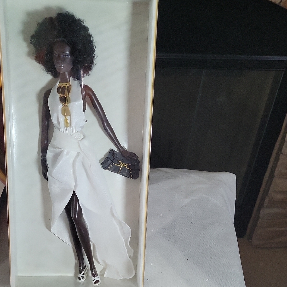 Barbie Model of the Moment Nichelle – Urban Hipster Gold Label (NRFB)